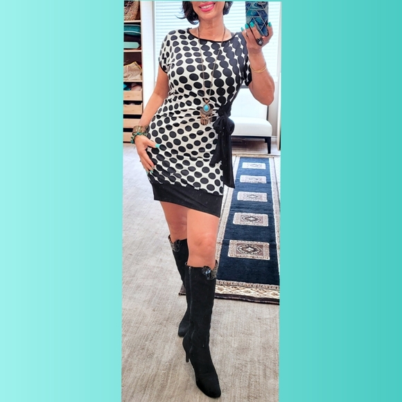 Gorgeous Black and white dress - Picture 1 of 14